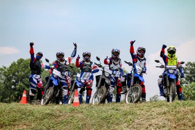 Yamaha Riding Academy. Intens mengedukasi &amp; berbagi panduan teknik paling benar, di segmen sport trail off road WR 155.