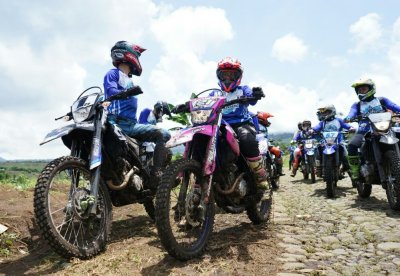 DICINTAI PARA BIKERS ADVENTURE, WR 155 R MEMILIKI BANYAK KEUNGGULAN