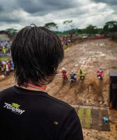 Mevans Sanggramawijaya - Onesixeight Management. Jelang pergantian musim kompetisi 2022, fix akan merombak formasi Onesixeight Motocross Team.