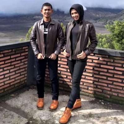 Tri Priyo Nugroho &amp; Istri Owner Nugroho Motocross Training, Kediri. Dalam waktu dekat ini gelar relaunching sekolah motocross &amp; mengkalibrasi visi misi pelaku motocross Jawa Timur.