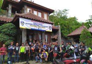 Squad Pemprov IMI Jatim. Makin solid, jadikan touring 2W sebagai sarana konsolidasi &amp; asimilasi dengan masyarakat penggemar otomotif.