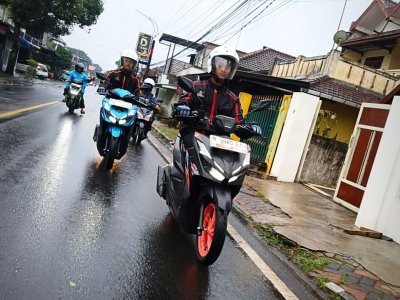 Berkendara Aman Saat Hujan di Malang Raya, MPM Honda Jatim Ajak Masyarakat #Cari_Aman