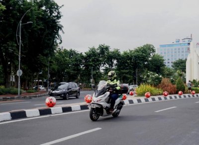 Riding di kondisi jalan sepi. Pertahankan jarak pendang bebas sesuai kecepatan, agar kontrol berkendara lebih baik.  
