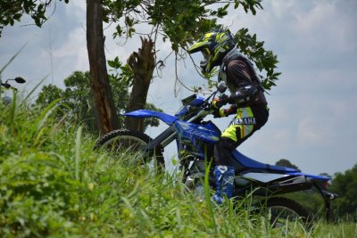 Yamaha WR 155R. Rancang bangun geometri rangka, performa mesin &amp; suspensi, mengakomodir semua segmen rider untuk kebutuhan adventure.