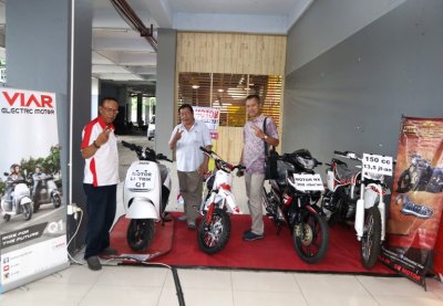 Viar Auto Show, Sidoarjo. Ekistensi produk Viar yang inovatif, canggih, tangguh dan aspiratif. 