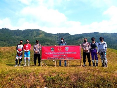 Team PON Motocross Jateng &amp; Jajaran Polsek Belik, Pemalang. Saat di lokasi Training Center Onesixeight Motocross Circuit , optimalkan persiapan jelang PON XX Papua.