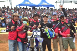 Pak Haji Asep Hendro. Menghadiri Grand Final JC Supertrack Indonesia 2019 (21-22/12/2019) di Jaharun Circuit &amp; sebagai lokasi representatif relaunching AHRS helmet Mirach - Superpro., 