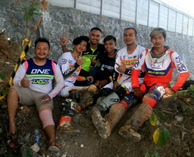 Black Dog Baja Beton Jaya Besi 27 : UP GRADE GACOAN TERBAIK WUJUD KEPROFESIONALAN RIDER