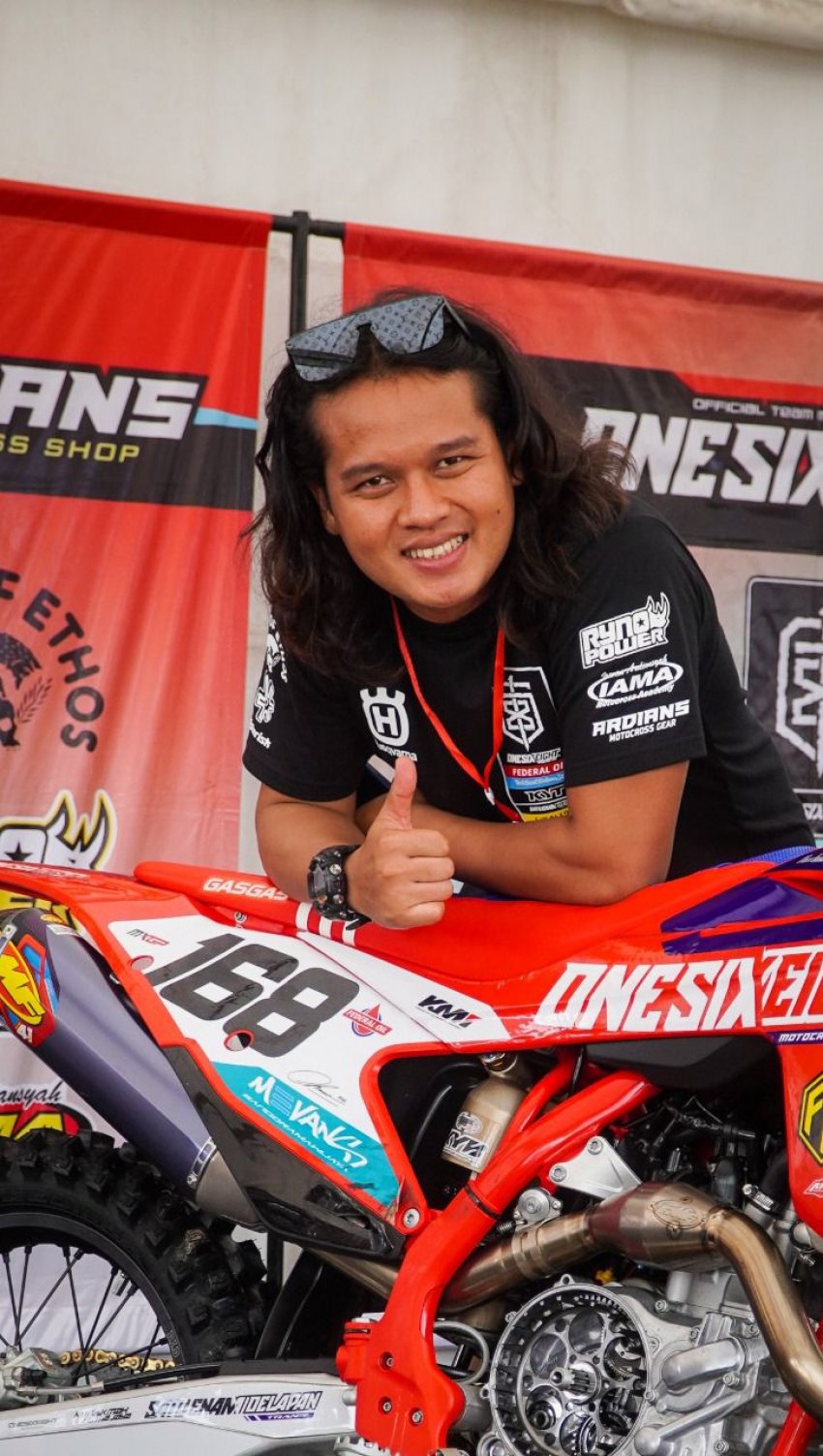 Mevans Sanggramawijaya - Onesixeight Motocross Team. Terus pacu solidnya empati &amp; simpati crosser KMI, dalam kiprahnya mengembalikan kejayaan motocross di Indonesia.  