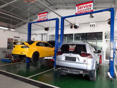 Dealer pertama mitsubishi di kawasan dieng Wonosobo.