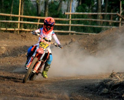 Muhamad Rizqy Raditya - Rizqy Motor Boss Mild MX-GTX Team, Pasuruan. Ditraining dengan standarisasi lebih tinggi, demi pencapaian prestasi.