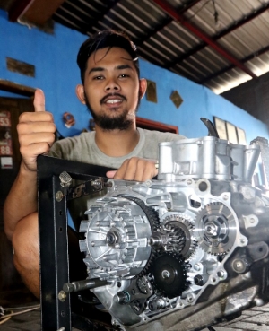 Fitra Pace RAT Racing School, Sidoarjo. Terus menelurkan inovasi brilian untuk up grade performa mesin Satria F150 Fi.