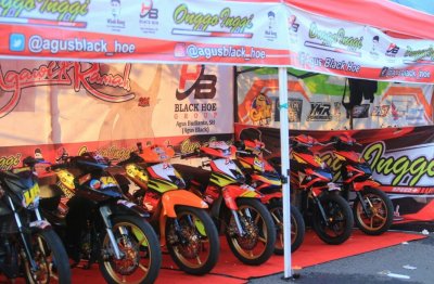 Black Hoe Racing Team, Ngawi. Tampil semangat, turun di 8 kelas bergengsi &amp; diback up rider potensial.