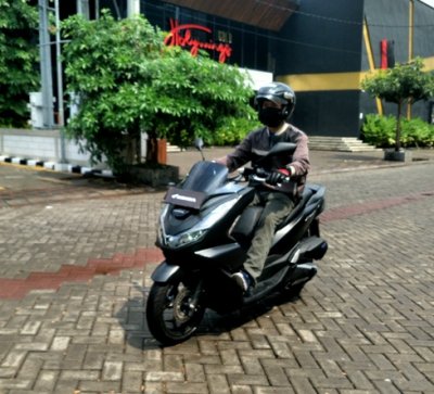 Test Ride All New Honda PCX 160, Surabaya. Konsumen prospek semakin yakin dengan performa All New Honda PCX 160, setelah melangsungkan sesi tetst ride.   