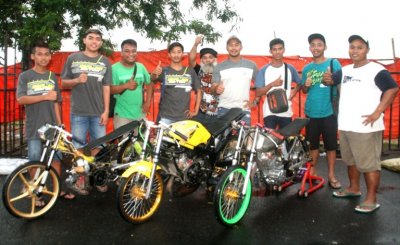 Baja Beton Racing Team Jombang. Prestasi &amp; popularitasnya, sukses menebar energy positif, hobi otomotif di keluarga besar M. Fatkul owner tim.