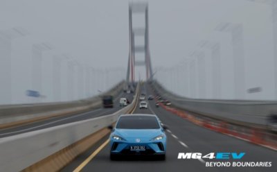 MG4 EV. Tampil eksotis, Saat tebar popularitas di jembatan Suramadu.