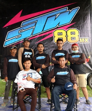 STW Kaisar Motor GTX-MX Team, Sidoarjo. Performa sport trailnya belum terkejar &amp; mengincar kelas bebek Fi di 2020. 