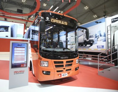 Isuzu ELF NQR B Jadi Andalan Armada Transjakarta