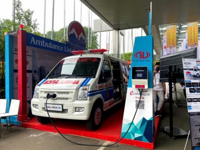 DFSK Menampilkan Ambulans Listrik Pertama di Indonesia Pada Hospital Expo ke 34