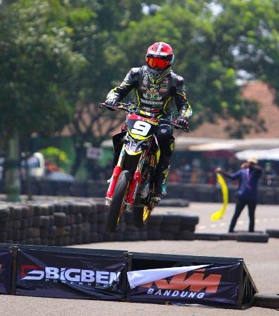 Yamaha WR 155. Mulai menunjukan taring, setelah dijadikan basic gacoan kubu Rabbani HUD iPone RRT Chongs DRF, Malang.