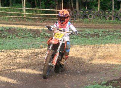 Muhamad Rizqy Raditya - Crosser 65 cc, Rizqy Motor Boss Mild MX-GTX Team, Pasuruan : PEMANTAPAN MENGHADAPI TREK LICIN