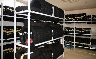 Stok tapak kaki off road Pirelli. Tetap aman sampai 4 bulan ke depan, untuk melayani pasar Indonesia Timur. 