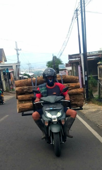 Yamaha Gear Ultima 125 Hybrid S : MENYAPA PADATNYA LALU LINTAS MALANG SAAT WEEKEND, HINGGA HADAPI TANJAKAN JALIBAR BATU