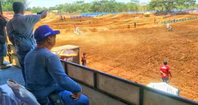 H. Rokhmawan Big Boss Rizqy Motorsport. Fix akan gelar 5 seri kejuaraan bergengsi motocross &amp; grasstrack scoop Jatim.