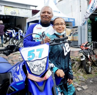 Aminulah Yasin &amp; Catur Listiyani. Makin pede beradventure dengan fitur &amp; performa tangguh WR 155R.