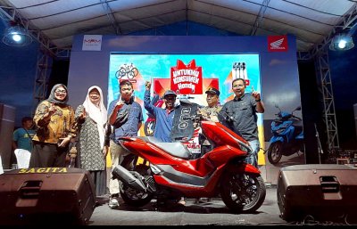 Antusias Disaksikan Konsumen, Grand Prize Honda PCX160 Jatuh ke Tangan Warga Jember