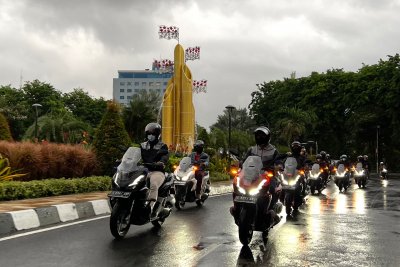 Musim Hujan Tiba, Ini Cara Berkendara Nyaman dan Cari_aman di Tengah Hujan