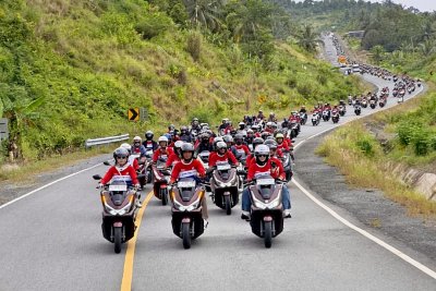 Ribuan Pecinta Honda PCX Padati Pantai Prigi 360 di Honda PCX Day 2025