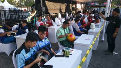 Spray Paint Kontes IIMS 2024, Surabaya : ANTUSIAS DISAMBUT SISWA SMK SEJAWA,  PERSIAPAN BERLAGA DI SAMURAIAN FESTIVAL 2024