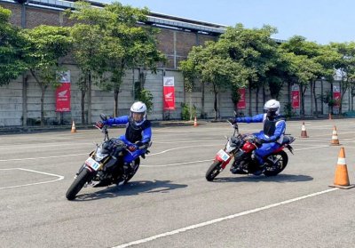 Cukup Ketahui Teknik Terjatuh Dari Motor Paling Aman