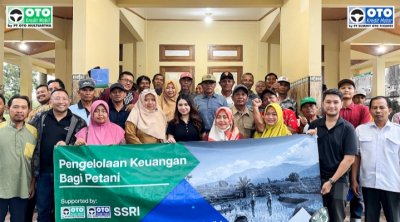 OTO Group Bersama Sumitomo Indonesia Berikan Edukasi Keuangan bagi Puluhan Petani di Desa Mekikis - Kediri