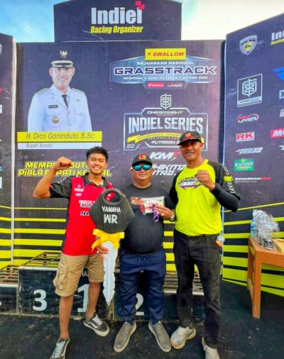 Rizqy Motor Boss Mild MX GTX, Pasuruan. Kembali ukir sejarah, setelah sukses menyandang gelar Juara Umum di event spektakuler motocross - grasstrack 2022.