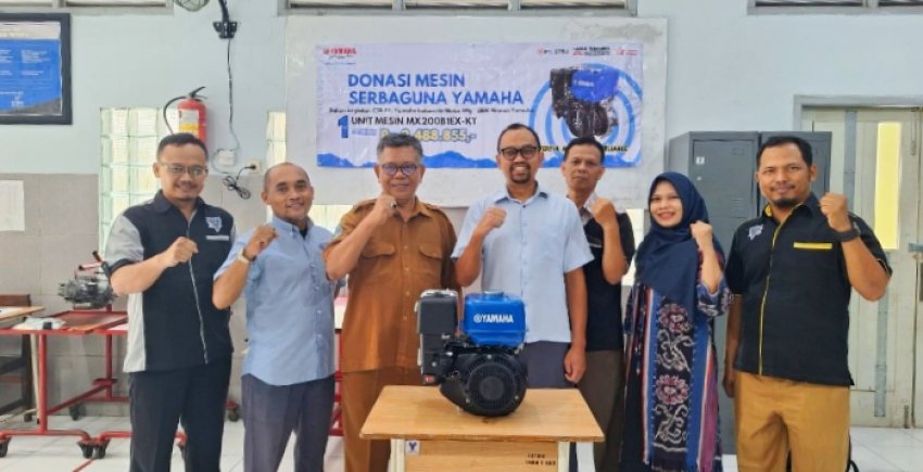 YIMM & Yamaha STSJ Donasikan Mesin Serbaguna untuk SMK Binaan di Surabaya