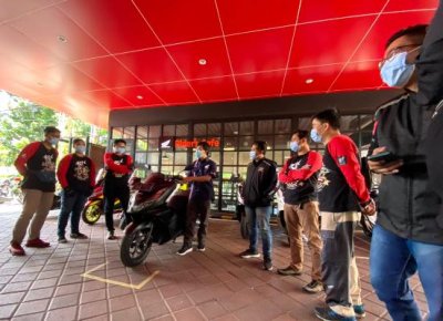 NONGKRONG DI MPM RIDERS CAFE SURABAYA, SERVICE MOTOR JADI NYAMAN