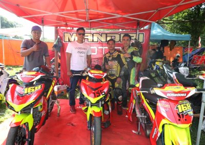 Mandiri Motor Bos Edos Reso Wahyu Motor Racing Team, Sampang. Mempercepat proses adaptasi era Fuel injection &amp; diperkuat rider berkarakter petarung. 