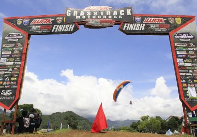 INI MISI SPESIAL TRI PRIYO NUGROHO DATANGKAN PARAMOTOR, DI KEJUARAAN IWAK NASSI RIZQY MOTORSPORT MX GTX 2025 PRIGI