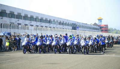 Semarak Idemitsu bLU cRU Yamaha Sunday Race, Momen bLU cRU Jadi Magnet Kemeriahan