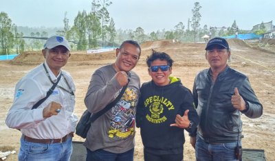 Heri Priyono, Irawan, Sys Qusein, Budi Utomo. Semangat bersama memacu pertumbuhan motocross &amp; grasstrack Jatim.