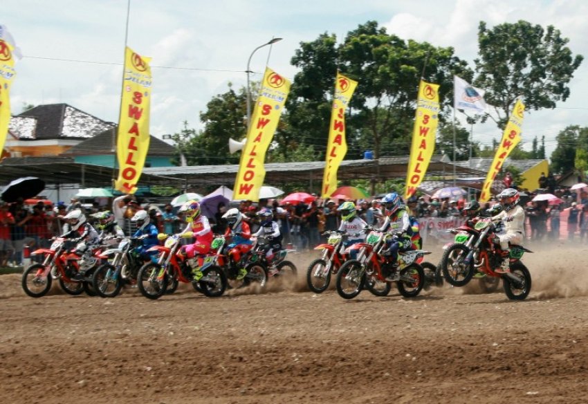 Kompetisi Motocross &amp; Grasstrack Openchampionship 2022, Jogja. Menjadi tolak ukur pangeran Nurhikmah Putra Jaya, untuk merestruktur tubuh Onesixeight Motocross Team.  