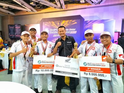 Teknisi AHASS Perwakilan MPM Honda Jatim Sabet 2 Juara di Final Technical Skill Contest 2023
