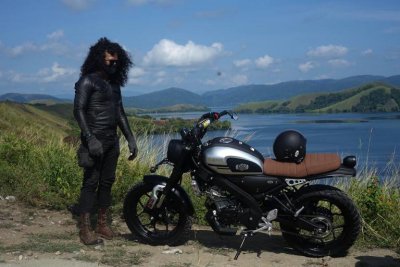 Dani Brekelle Bikers Asal Papua. Membuktikan ketangguhan XSR 155, melalui riding long journey hingga perbatasan Papua New Guinea. 