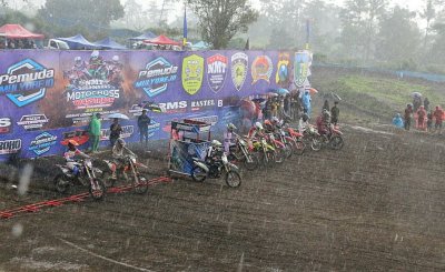 NMT Sugihwaras Motocross Grasstrack Openchampionship 2024, Kelud, Kediri. Setia disupport oleh H. Rokhmawan Big Boss Rizqy Motorsport, demi perkembangan MX GTX Jatim.