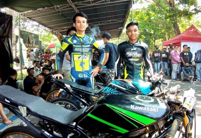 Duet Rider Arif Tijil &amp; Deska Muntel Baja Beton Racing Team, Jombang. Diback 2 tuner kawak berbeda, dengan best time berimbang.