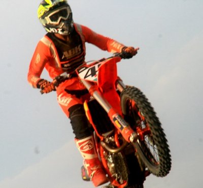 RIZKY MARINIR MX TEAM TERUS MEMANCING PERHATIAN &amp; NGGAK PANTAS LAGA DI 85 CC !