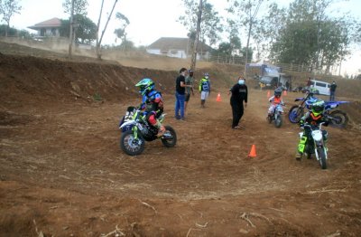 Hafidz 286 Motocross Circuit, Kemasan Tani, Gondang, Mojokerto : BERTRANSFORMASI MENJADI ACADEMY MOTOCROSSS