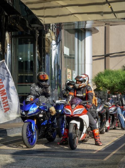 BERIKAN PENGALAMAN BERKENDARA MENYENANGKAN, YAMAHA STSJ GELAR BLU CRU RIDING EXPERIENCE